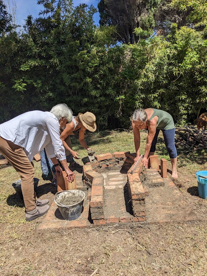 foto rappresentative workshop - Desiree de Ridder e la costruzione di un forno a legna per ceramica 2